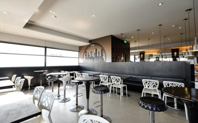 CHECK inn Express Kaohsiung Love River