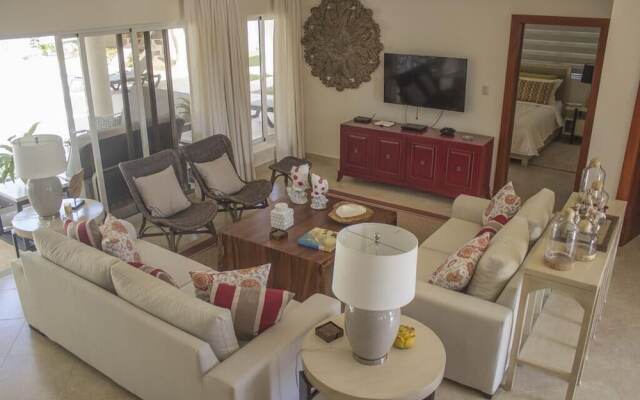 Private two Story Villa With Guest House