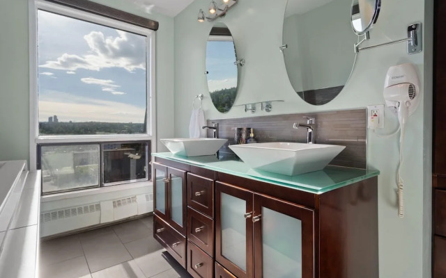 The Lost No Service Fees Penthouse Hot Tub