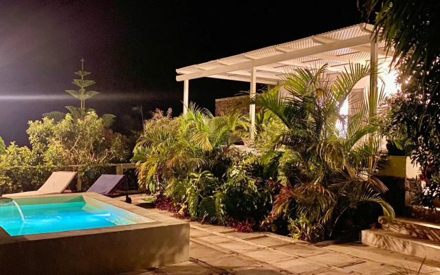 Exclusiva Casa Canaria con Magníficas Vistas al Mar