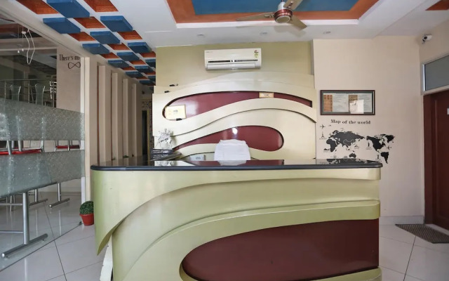 Oyo 23395 Hotel Taj & Restaurant