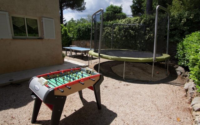 Lavish Villa in Mouans-sartoux With Sauna