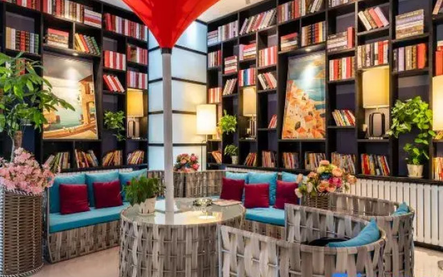 Yuhuashe Fashion Hotel (Zhengzhou Hanghai Plaza City Southeast Subway Station)