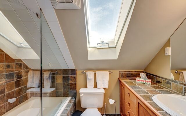 Parker by the Sea - Quaint Apartment with Beach Access