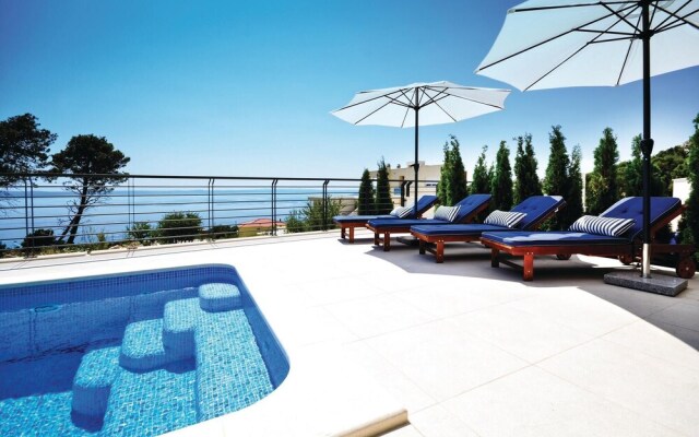 Awesome Home in Makarska With Wifi and 4 Bedrooms