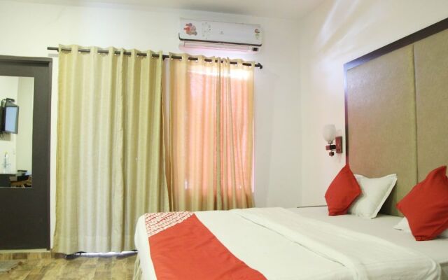 OYO 14353 Hotel Roxas