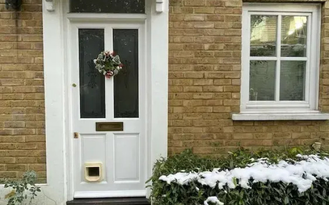 Stepney Green Gated Area with Parking & Garden