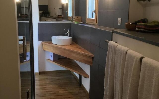 Gîte Sainte-Suzanne-et-Chammes, 4 pièces, 6 personnes - FR-1-600-151