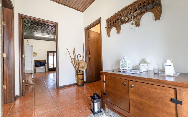 T4 House With Outdoor Pool and Wonderful Views