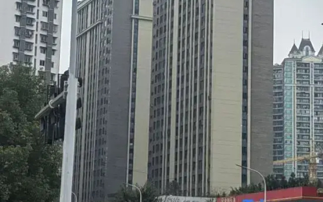 haojun Hotel (Chongqing Daping Longhu Times Tianjie Branch)