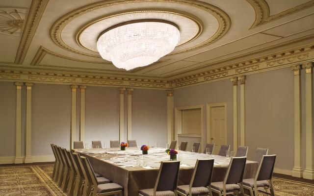 Sheraton Commander Hotel