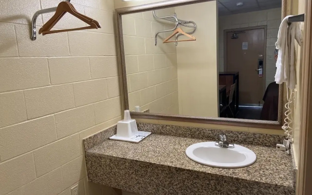 Executive Inn & Suites Lackland AFB