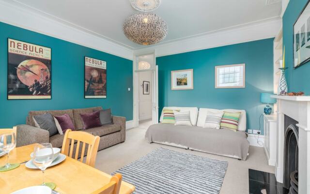 Bright and Elegant Chiswick Apartment