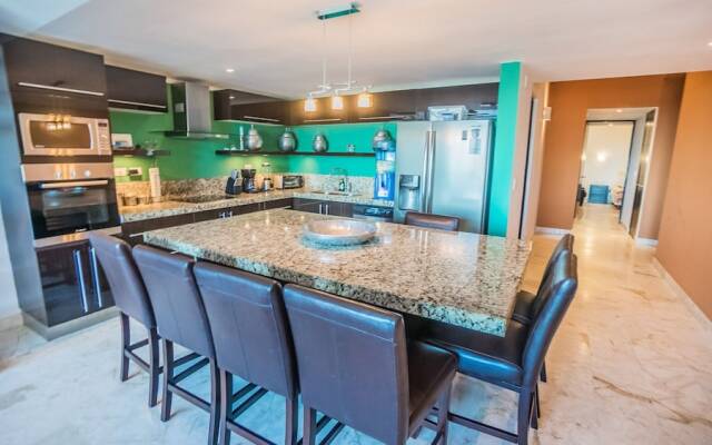 Las Brisas 401 3 Bedroom Condo by RedAwning