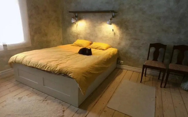 History Designer Flat