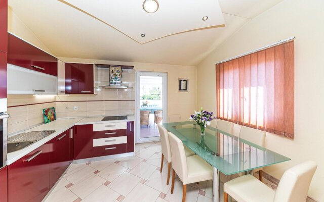 Stunning Apartment in Plano With Outdoor Swimming Pool, Wifi and 2 Bedrooms