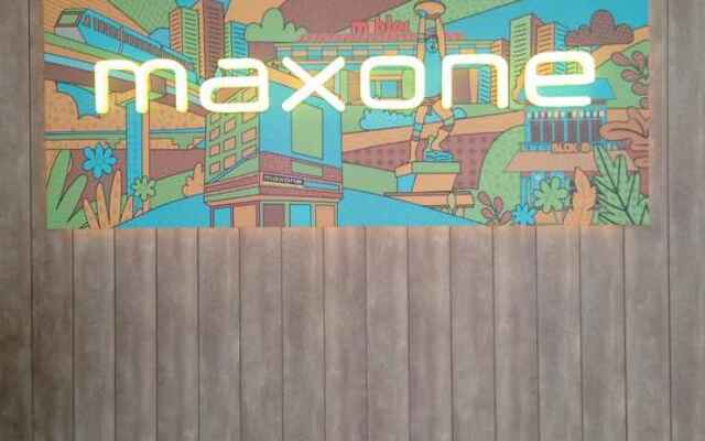 MaxOneHotels Premier Melawai