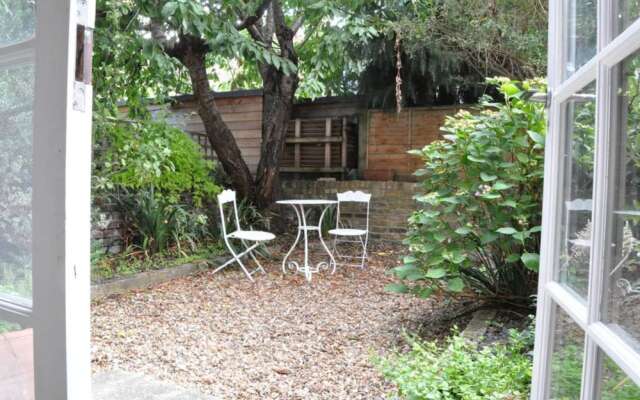 Charming 2 Bedroom House With Garden in East London