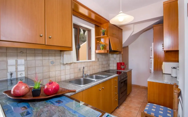 Dimosthenis Villas