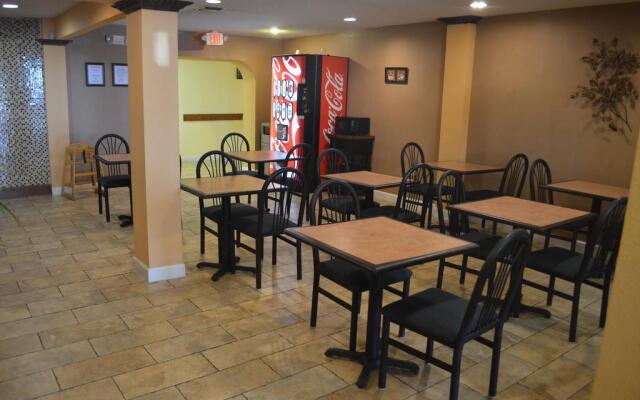 Summit Inn Hotel & Suites