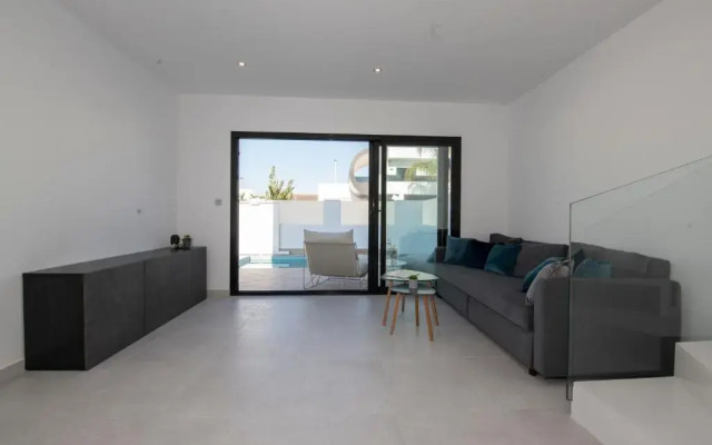 Luksusvilla med privat basseng - plass til 2 familier