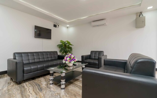 RedDoorz Plus near Eka Hospital BSD 5