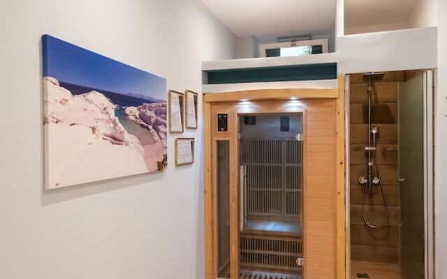 Blue Ark Lavish Sauna Suite