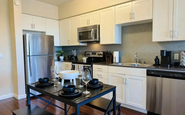 NEW LA Home W Pool GYM Parking 10 Min to Cedars