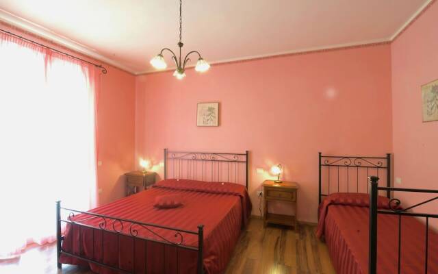 Spacious Farmhouse in Valfabbrica With Pool