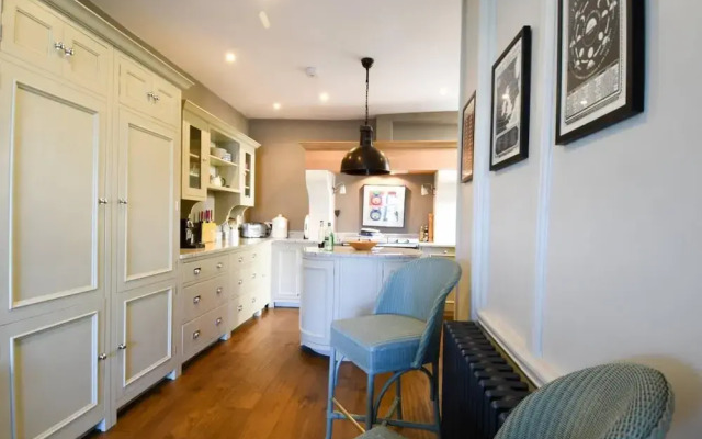 Amazing river view house sleeps 8