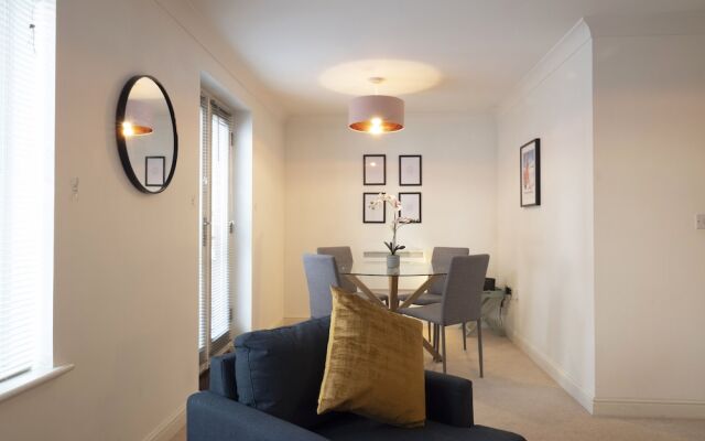 Spacious Townhouse Near the City Centre