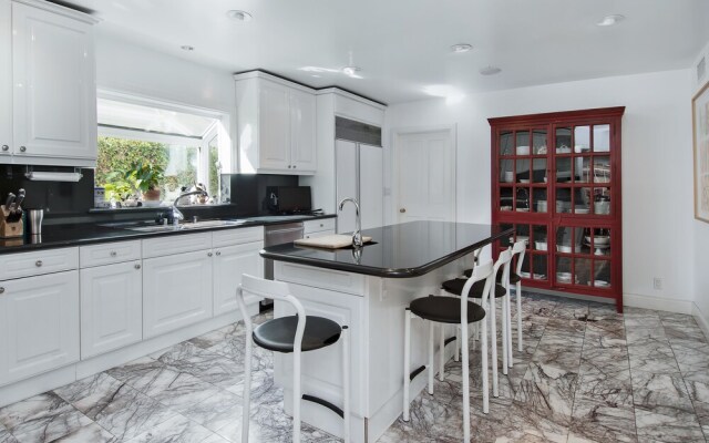 Hollywood Hills Upscale
