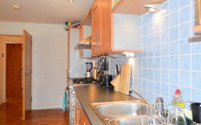 Modern 1 Bedroom Apartment With Balcony