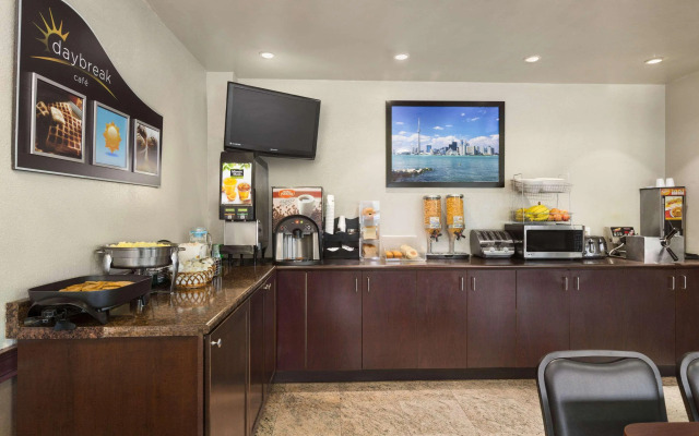 Days Inn by Wyndham Toronto East Lakeview