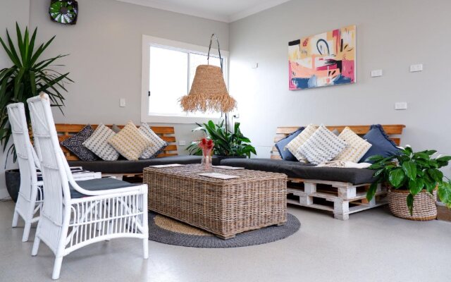 Stoke Beach House - Hostel