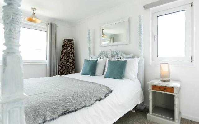 Tides - Beach Front Apartment in Bracklesham Bay