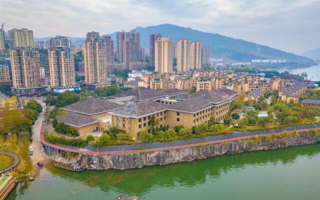 River & Holiday Hotel
