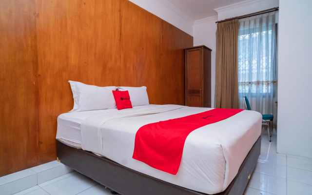 RedDoorz @ Hotel Surya Solo
