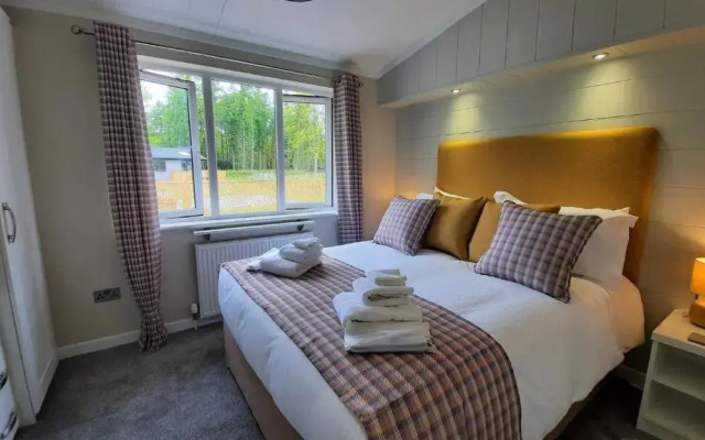 Hollicarrs - Lilypad Lodge