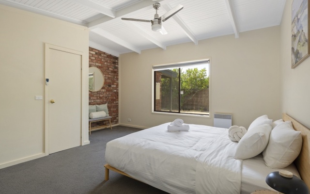 Relaxing Retreat Near Rye Beach – Guest Rooms – Melbourne