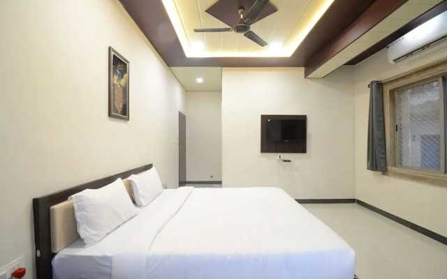 Hotel Shri Dhwaja Inn