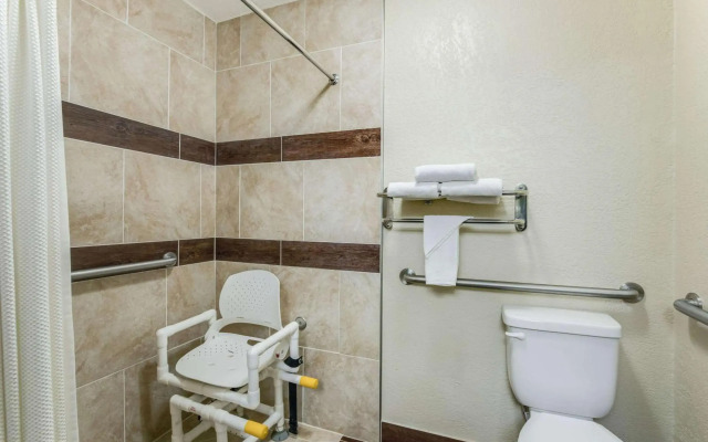 Econo Lodge Madison East