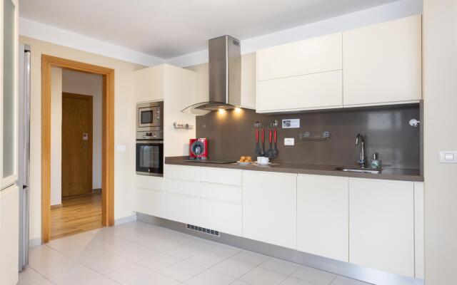 Home2Book Stunning Santa Cruz City Views