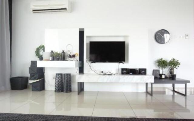 M23 Home Away - BLACK . WHITE Designer Space