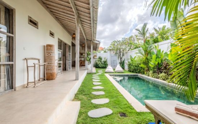 New Villa Misha Modern 2BR Pool Tropical Garden - Seminyak — 4-star hotel in Kerobokan Kelod