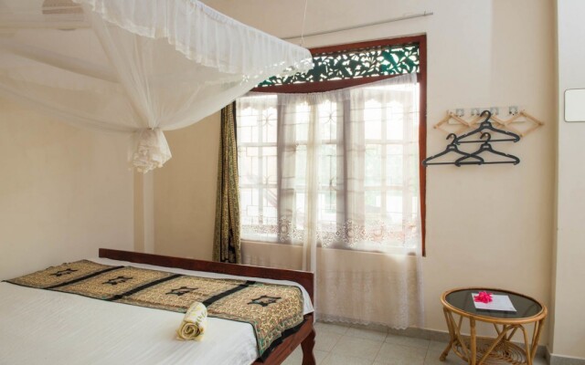 Jungleside House