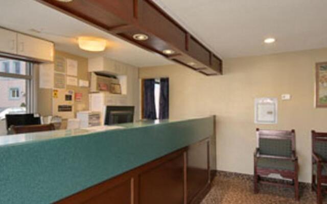 Super 8 Watertown/Cambridge/Boston Area