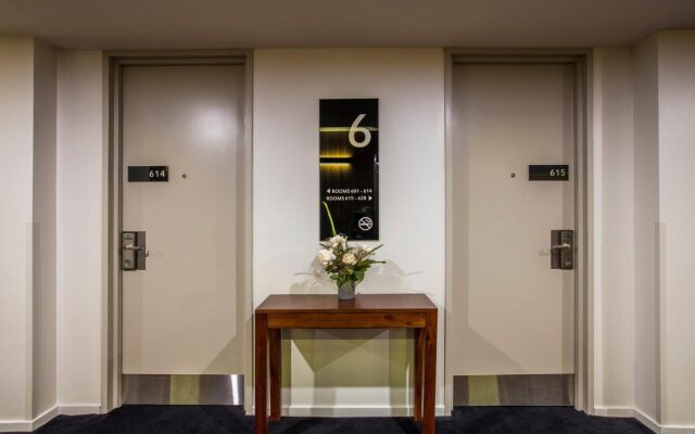 Hotel Indigo Melbourne on Flinders by IHG