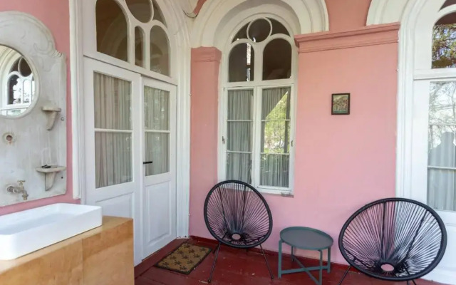 Charming 2BR Apt in Old Tbilisi