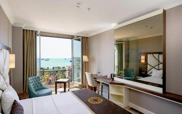 The Grand Mira Hotel